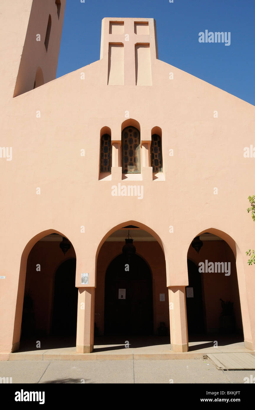 Ingresso della Eglise des Santi Martiri chiesa a Hivernage in Marrakech Foto Stock