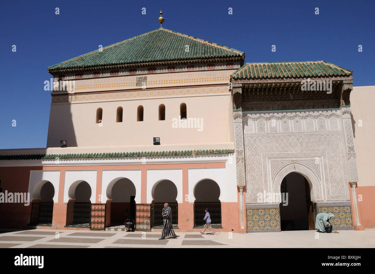 Il cortile e la Moschea al Bel Abbes Sidi Zaouia in Marrakech Foto Stock
