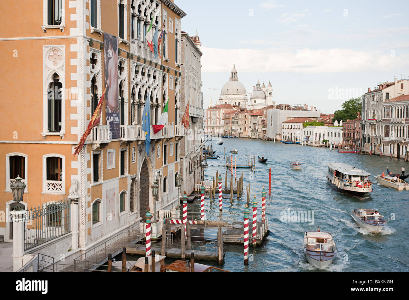 Barche sul Grand Canal, Venezia, Italia Foto Stock