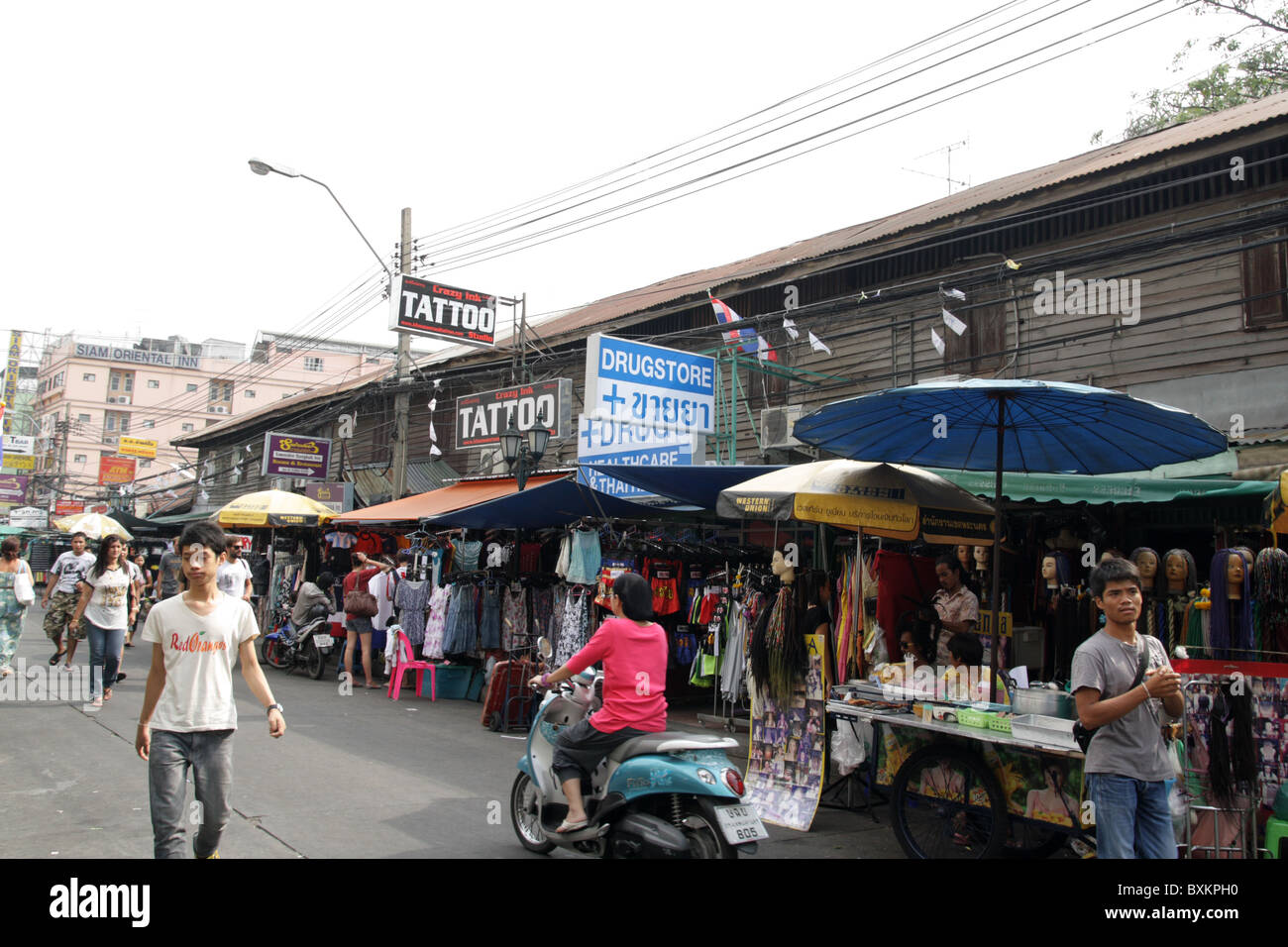 Khaosan Road di Bangkok Foto Stock