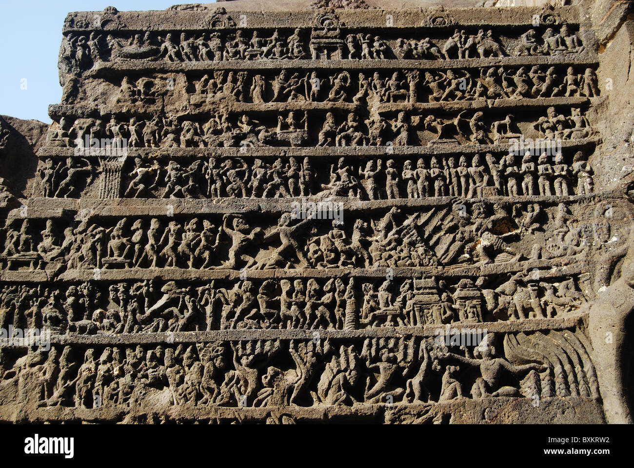 Cave 16. Kailasa temple. Parete Nord del Rang Mahal. Indiana Mahabharata pannello. Grotte di Ellora, Aurangabad, Maharashtra, India. Foto Stock