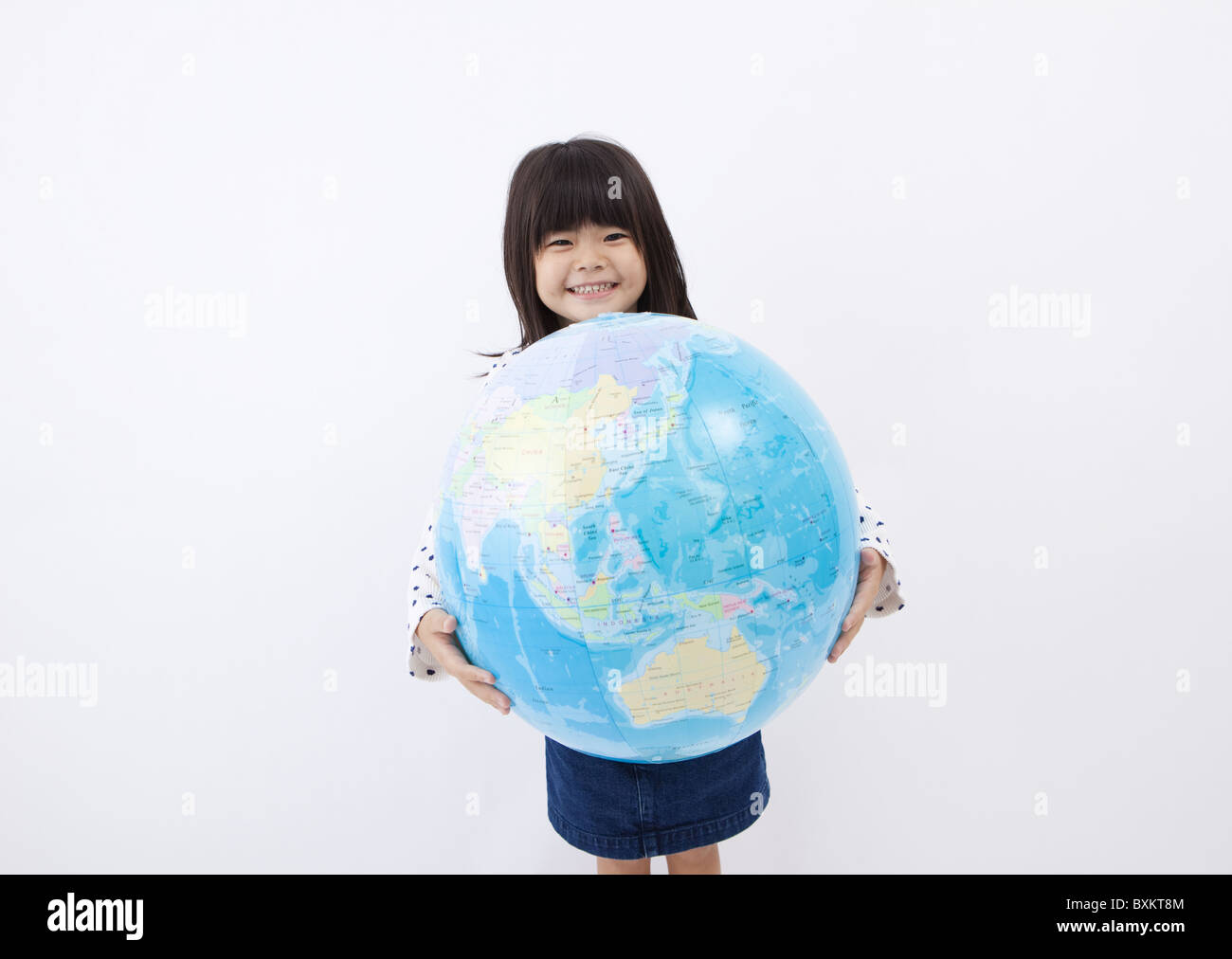 Una ragazza tenendo un globo Foto Stock