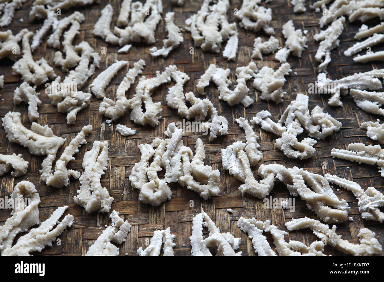 Yak Al Formaggio Ha Un'onda Microonde Di Yak Al Formaggio Di Cane  Masticato. Fotografia Stock - Immagine di buongustaio, masticazione:  274219246