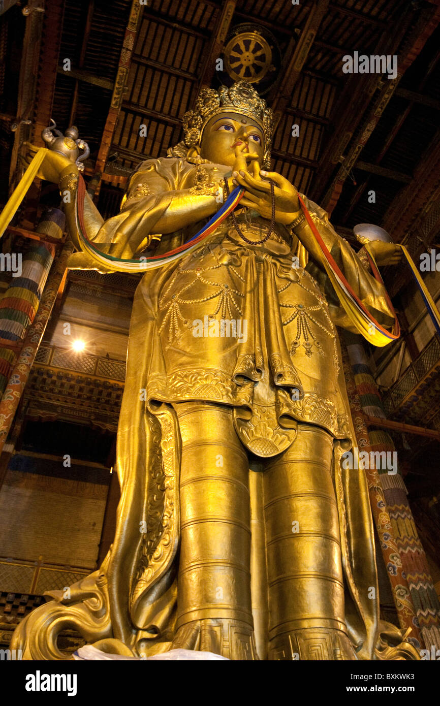 Avalokiteśvara aka Migid Janraisig, Datsan tempio Gandan aka Gandantegchenling monastero Buddista, Ulaanbaatar, in Mongolia Foto Stock