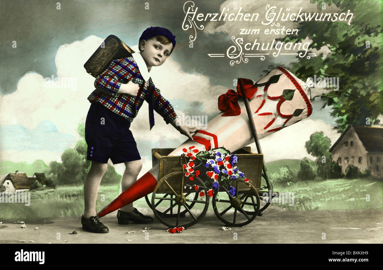 Istruzione, scuola, iscrizione, ragazzo con il cono scolastico, Germania, circa 1928, diritti aggiuntivi-clearences-non disponibile Foto Stock