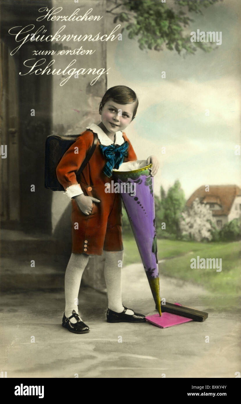 Istruzione, scuola, iscrizione, ragazzo con il cono scolastico, Germania, 1932, diritti aggiuntivi-clearences-non disponibile Foto Stock
