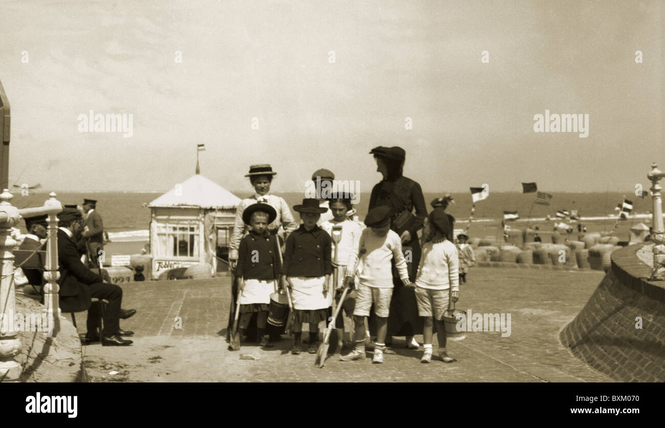 turismo, vacationer, famiglia sulla spiaggia, foto di gruppo, Norderney, Germania, 1910, diritti-aggiuntivi-clearences-non disponibile Foto Stock