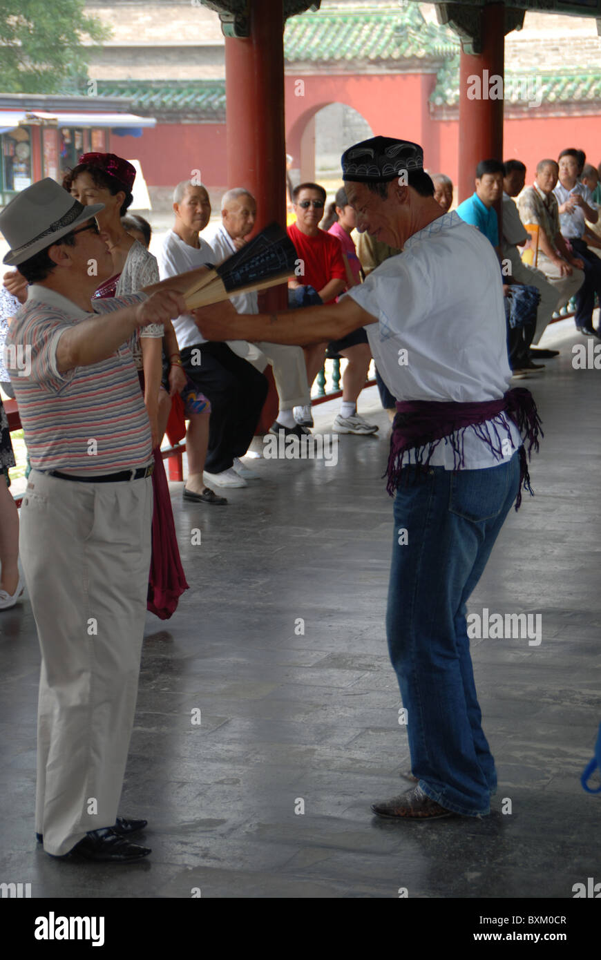 Musica, danza, performance, Outdoor, Tempio del Paradiso Park, Pechino, Cina Foto Stock