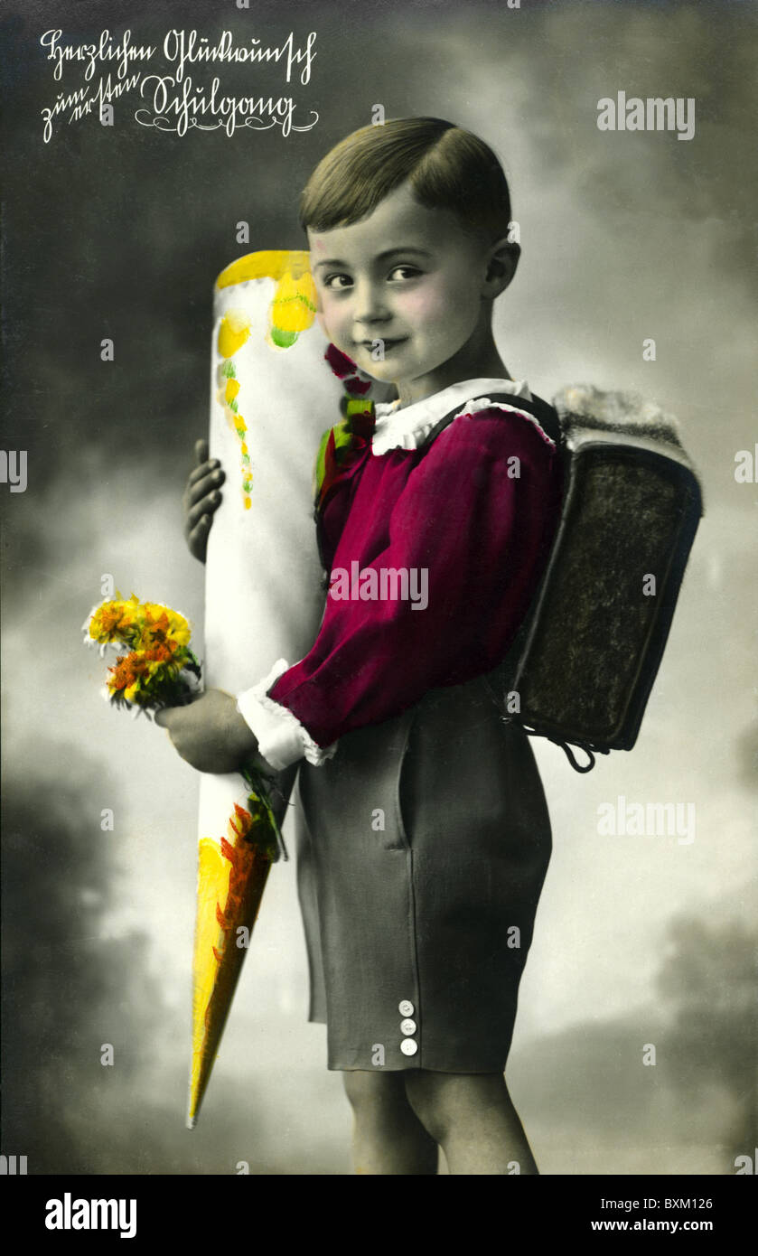 Istruzione, scuola, iscrizione, ragazzo con il cono scolastico, Germania, circa 1928, diritti aggiuntivi-clearences-non disponibile Foto Stock