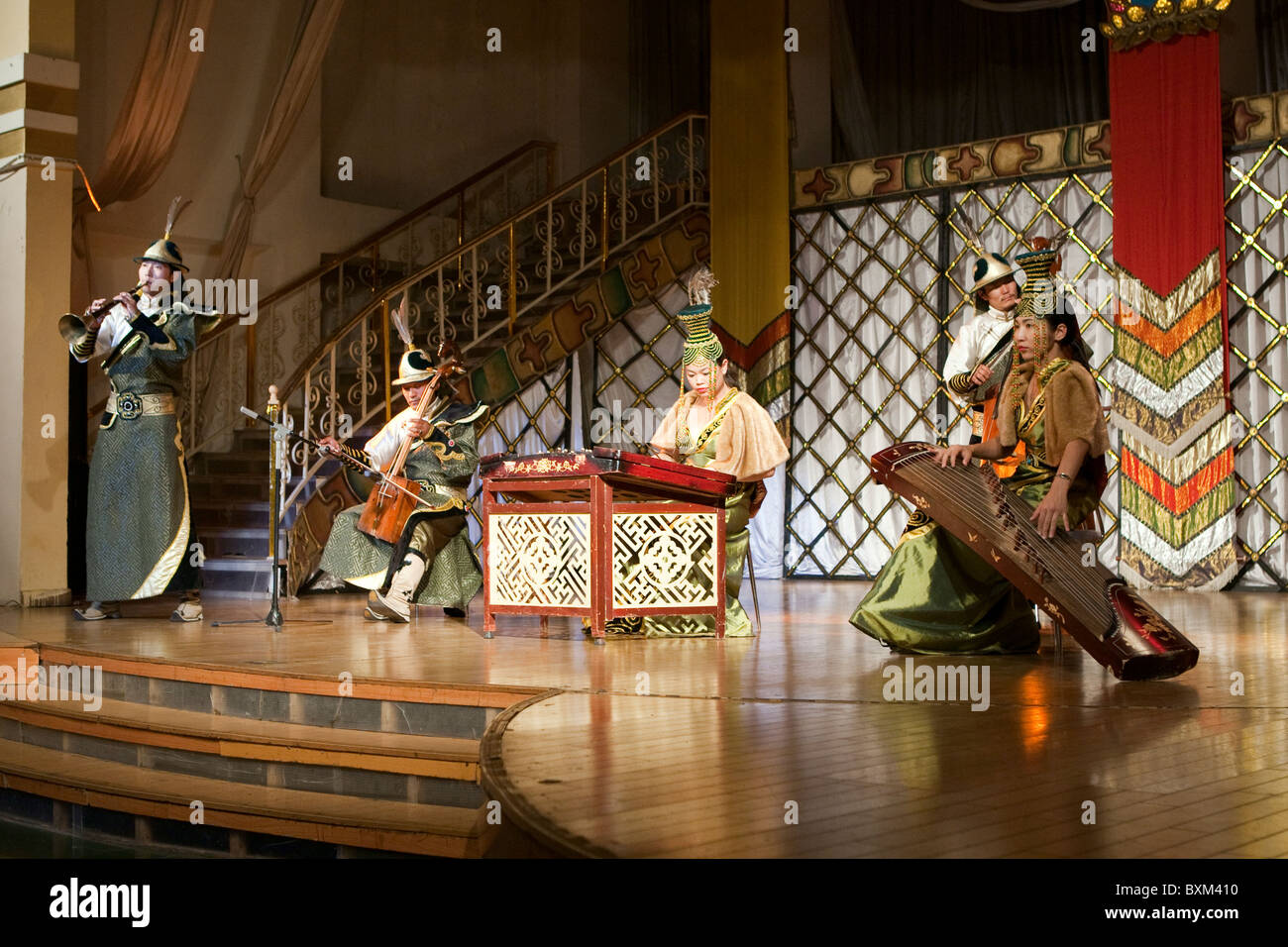 Il mongolo il canto e la danza (Pietra di luna) Ensemble Ulaanbaatar in Mongolia Foto Stock