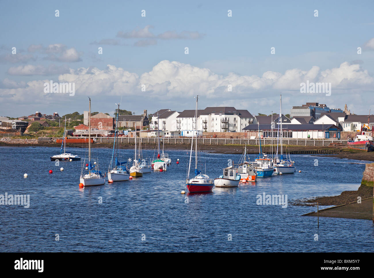 Irvine Harbour, North Ayrshire, in Scozia, Regno Unito su un giorno di estate Foto Stock