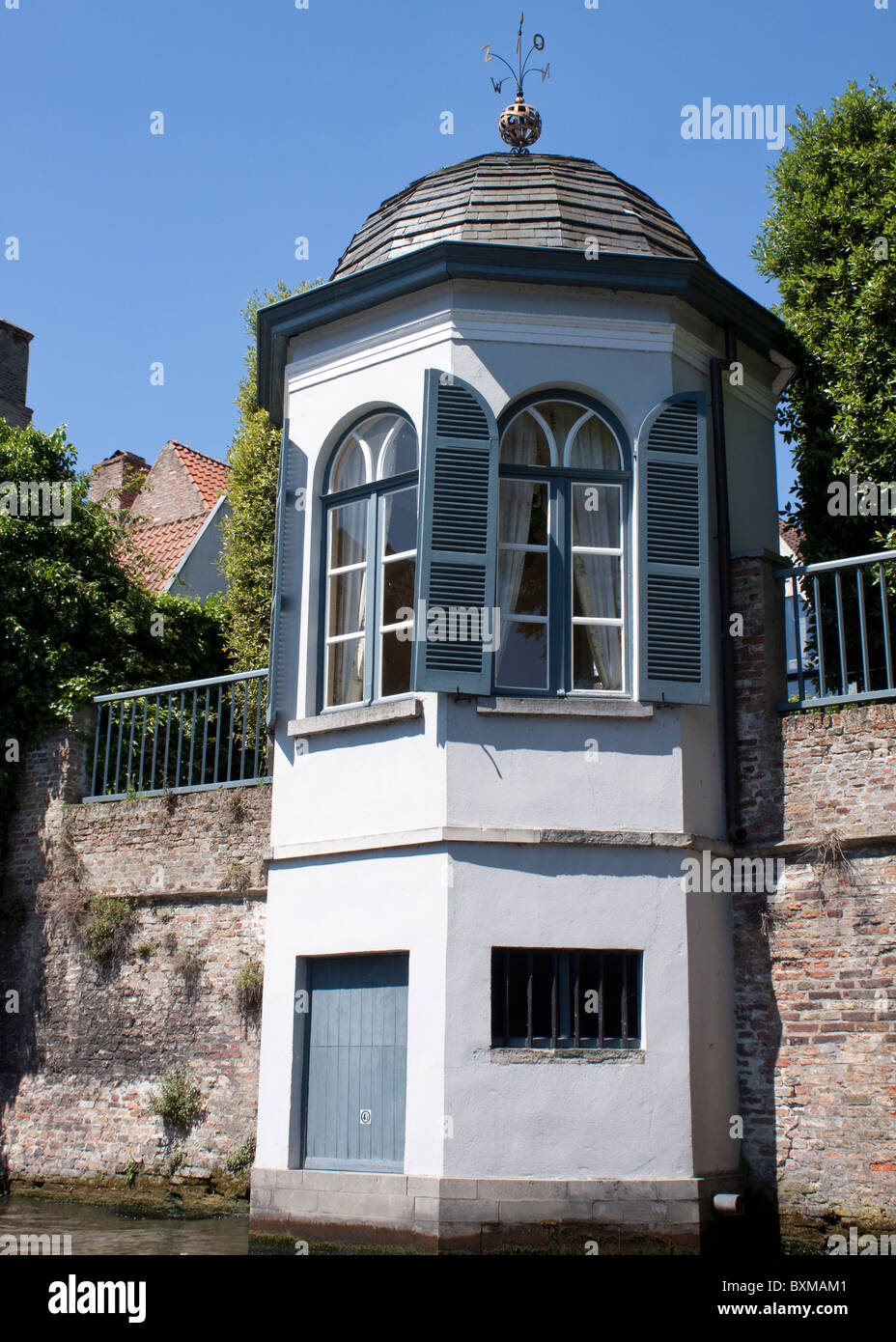 Edificio sulla Groenerei (canale) in Bruges Foto Stock