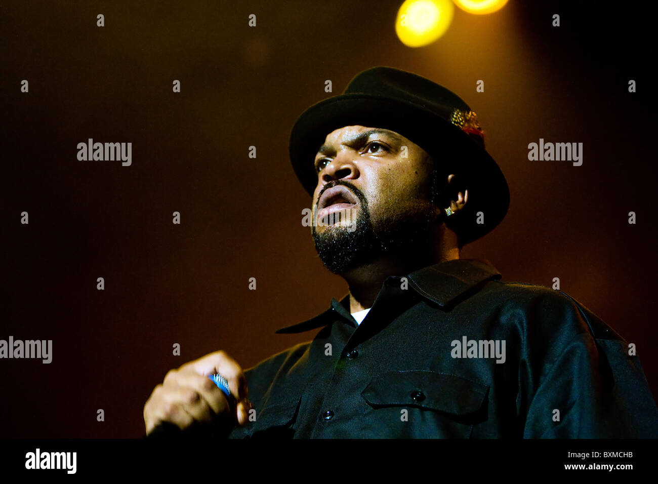 La star del rap Ice Cube performing live in concert Foto stock - Alamy