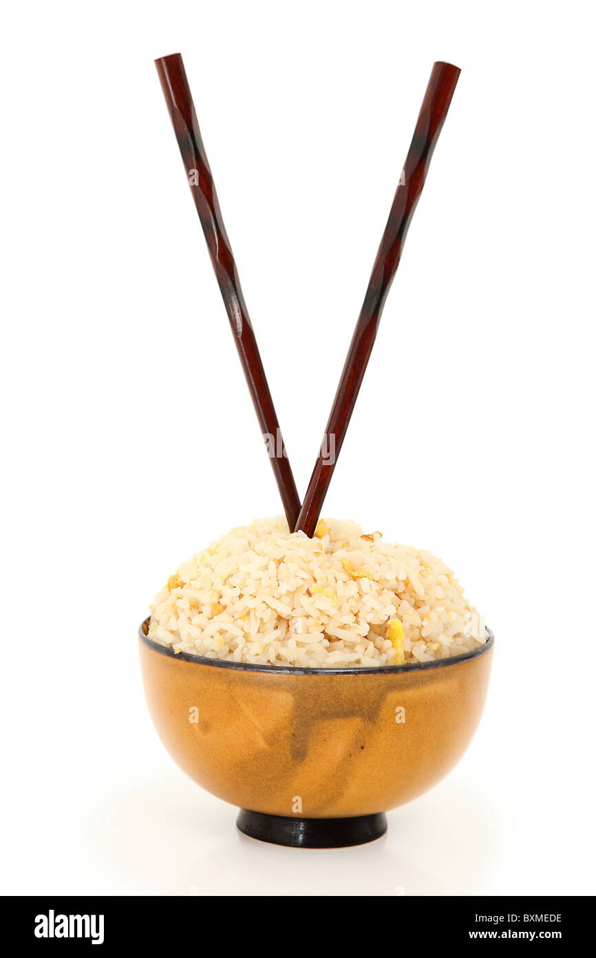 Bacchette capovolto o verticale in una ciotola di riso cinese di  simbolizzazione alimentando il rituale del morto Foto stock - Alamy