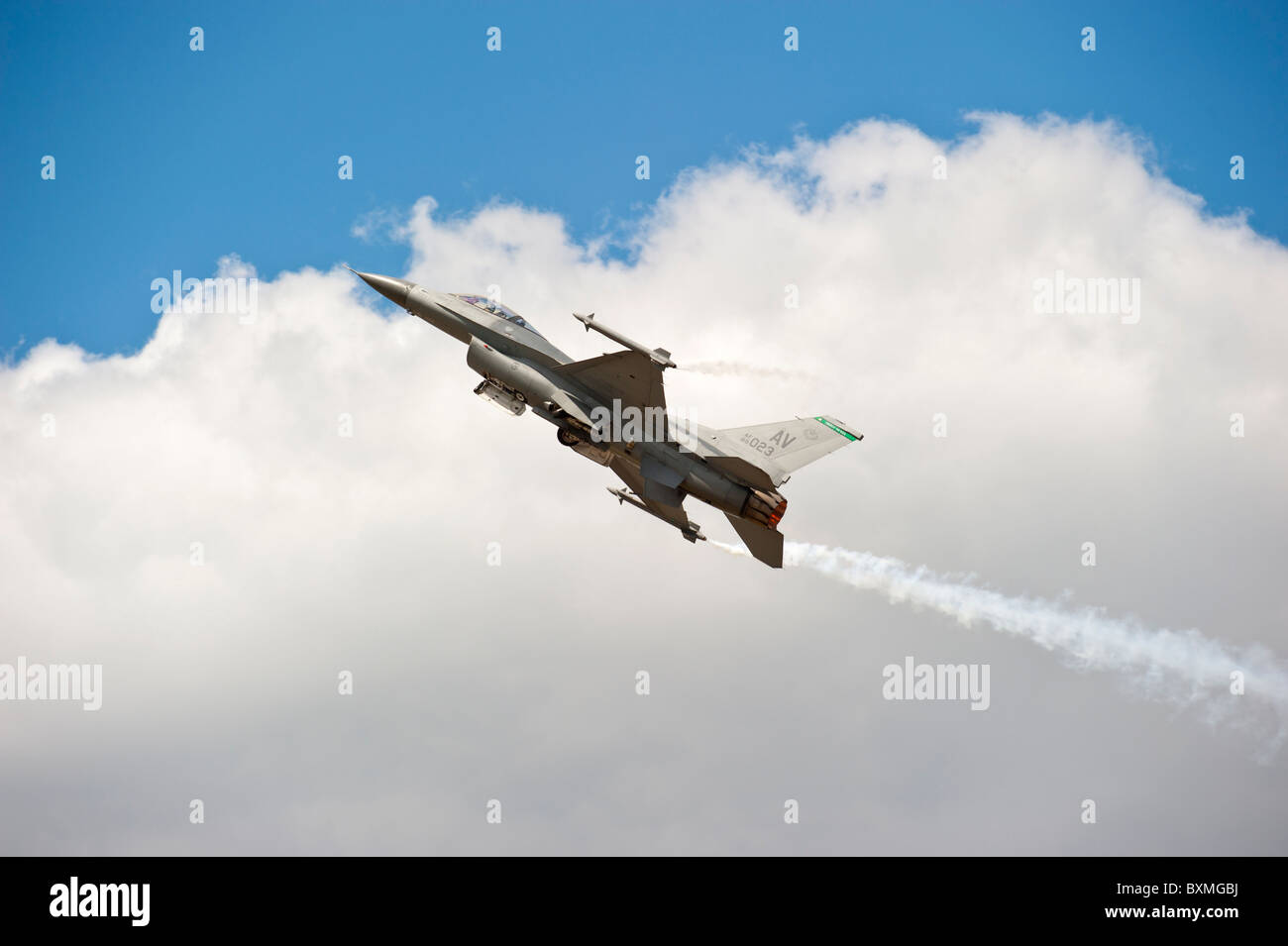 General Dynamics F-16 Fighting Falcon visualizzare al salone di Farnborough 2010 Foto Stock