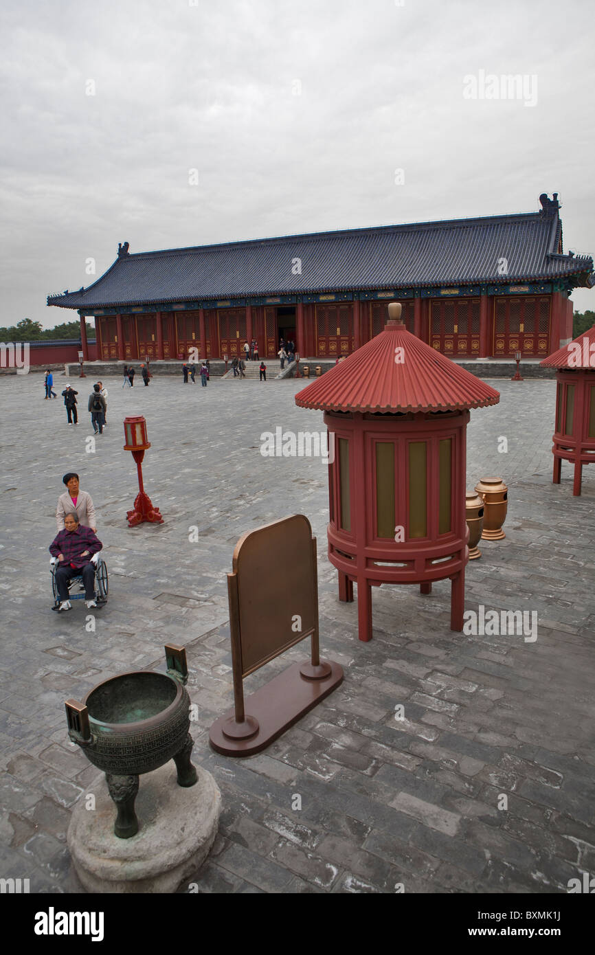 Tourist presso il tempio del cielo di Pechino Foto Stock