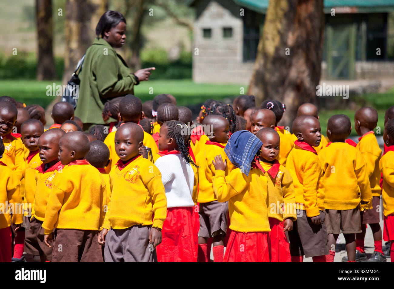 Classe di scolari in gita a Amboseli National Park in Kenya Foto Stock
