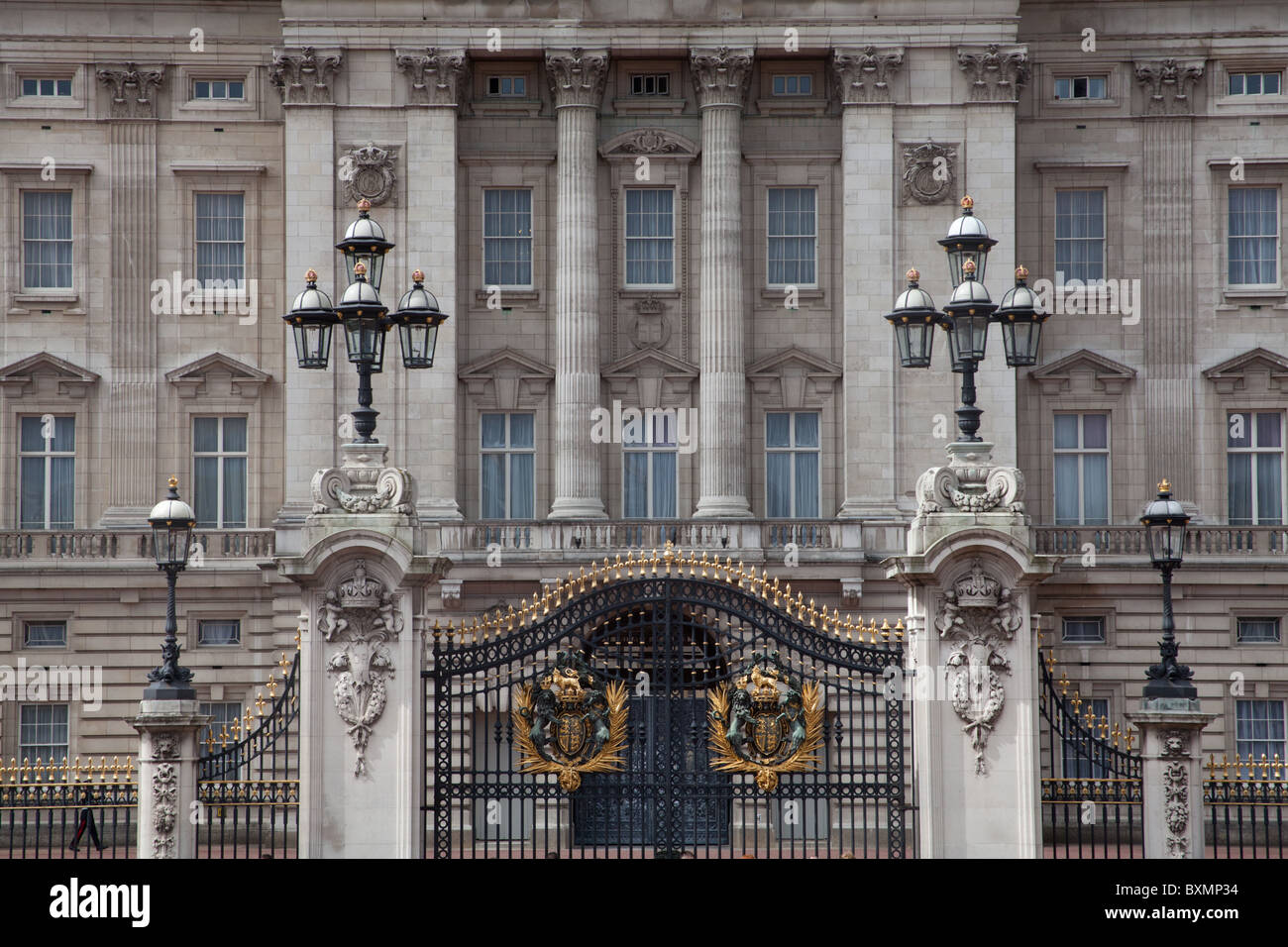 Cancelli anteriore di Buckingham Palace a Londra Foto Stock