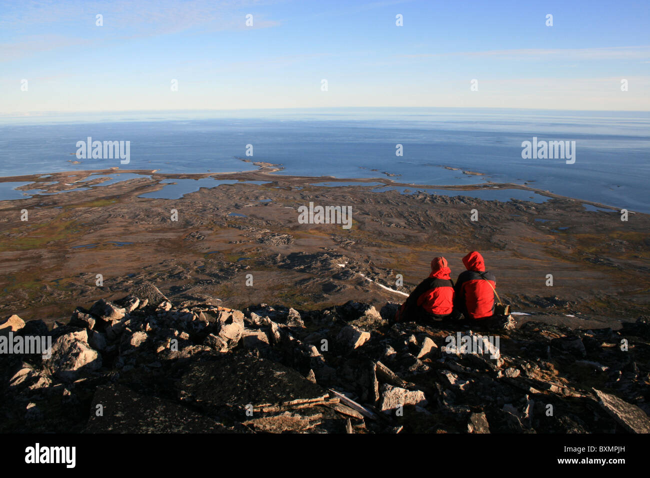 Vista dal picco Hohenlohefjellet alla costa NW di Sorkappland, Hornsund e Mare di Groenlandia, Sorkappland, Spitsbergen Foto Stock