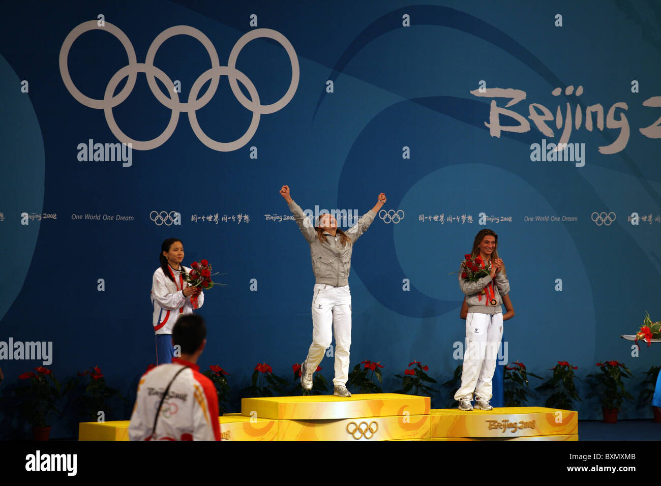 Medaglia d'oro Foil final individuale per donne Pechino Fencer Olimpico Italiano Maria Valentina Vezzall, Giochi Olimpici, Pechino, Cina Foto Stock