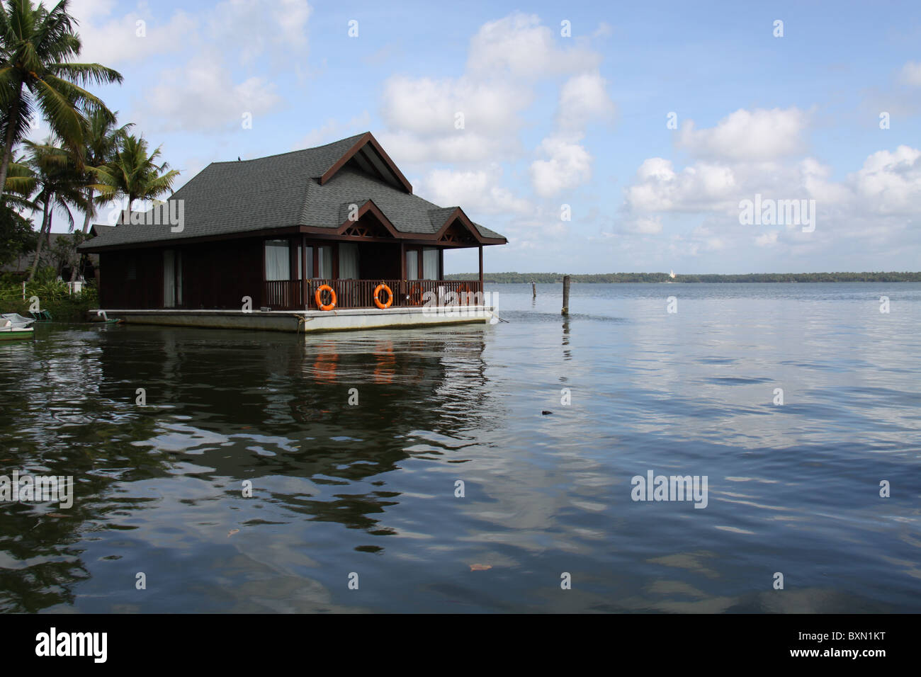 Il Kerala Turismo - casa galleggiante nel lago Foto Stock