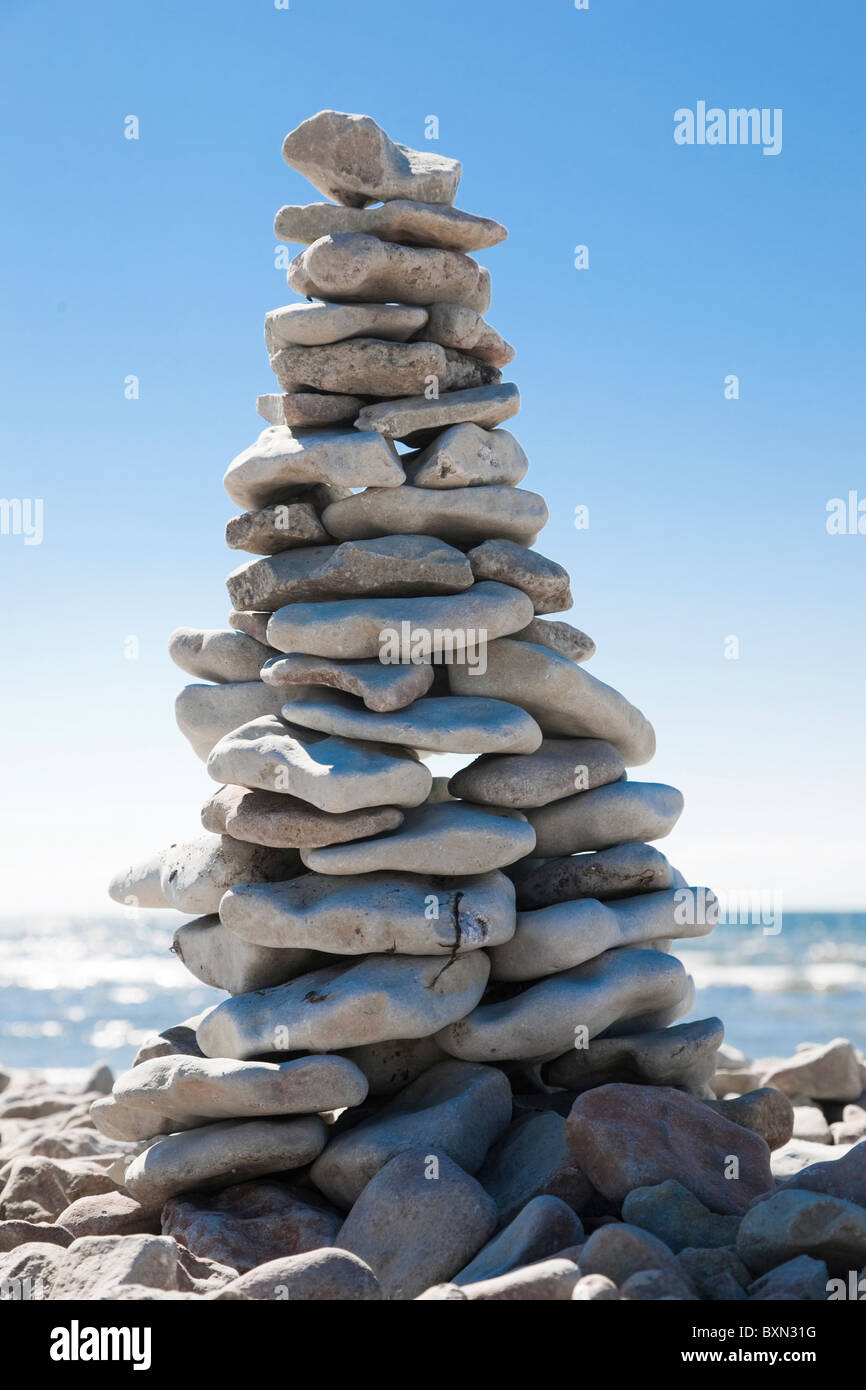 Pietre su una spiaggia su Gotland (Svezia). Foto Stock