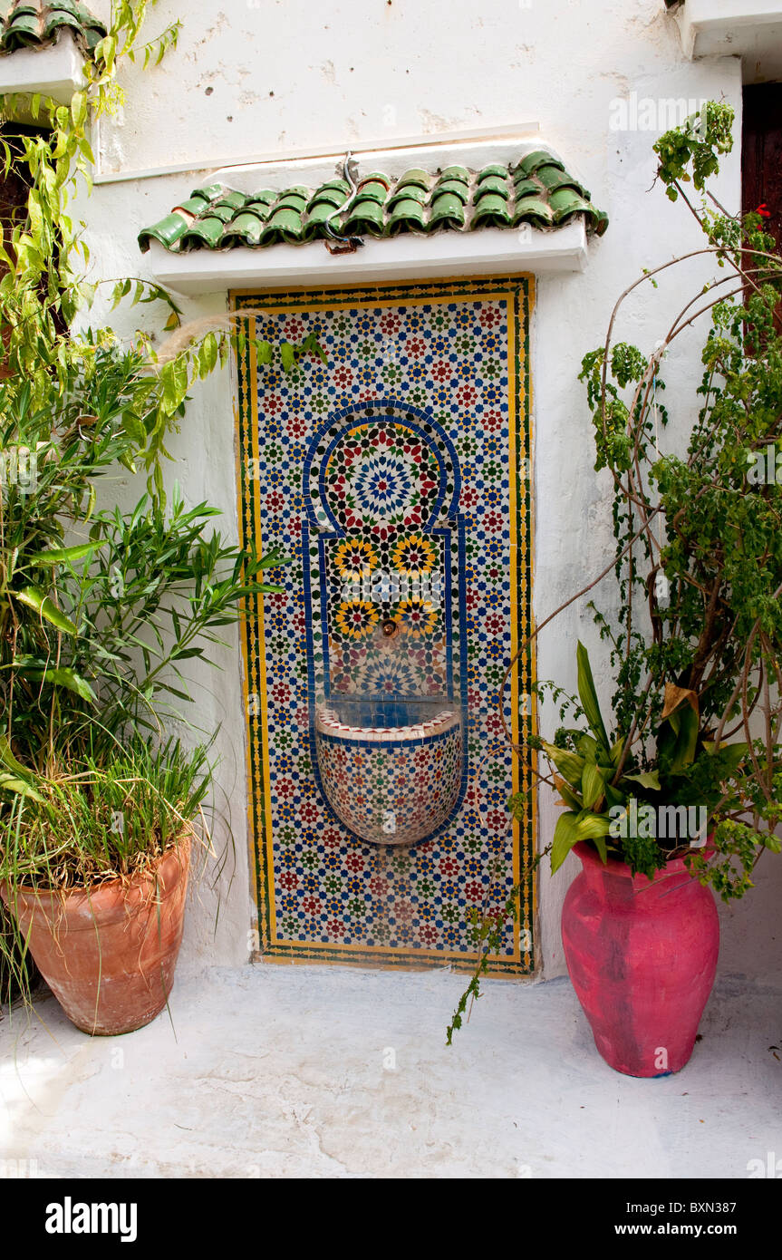 Street e l'architettura dell'edificio nella Medina di Meknes, Marocco. Foto Stock