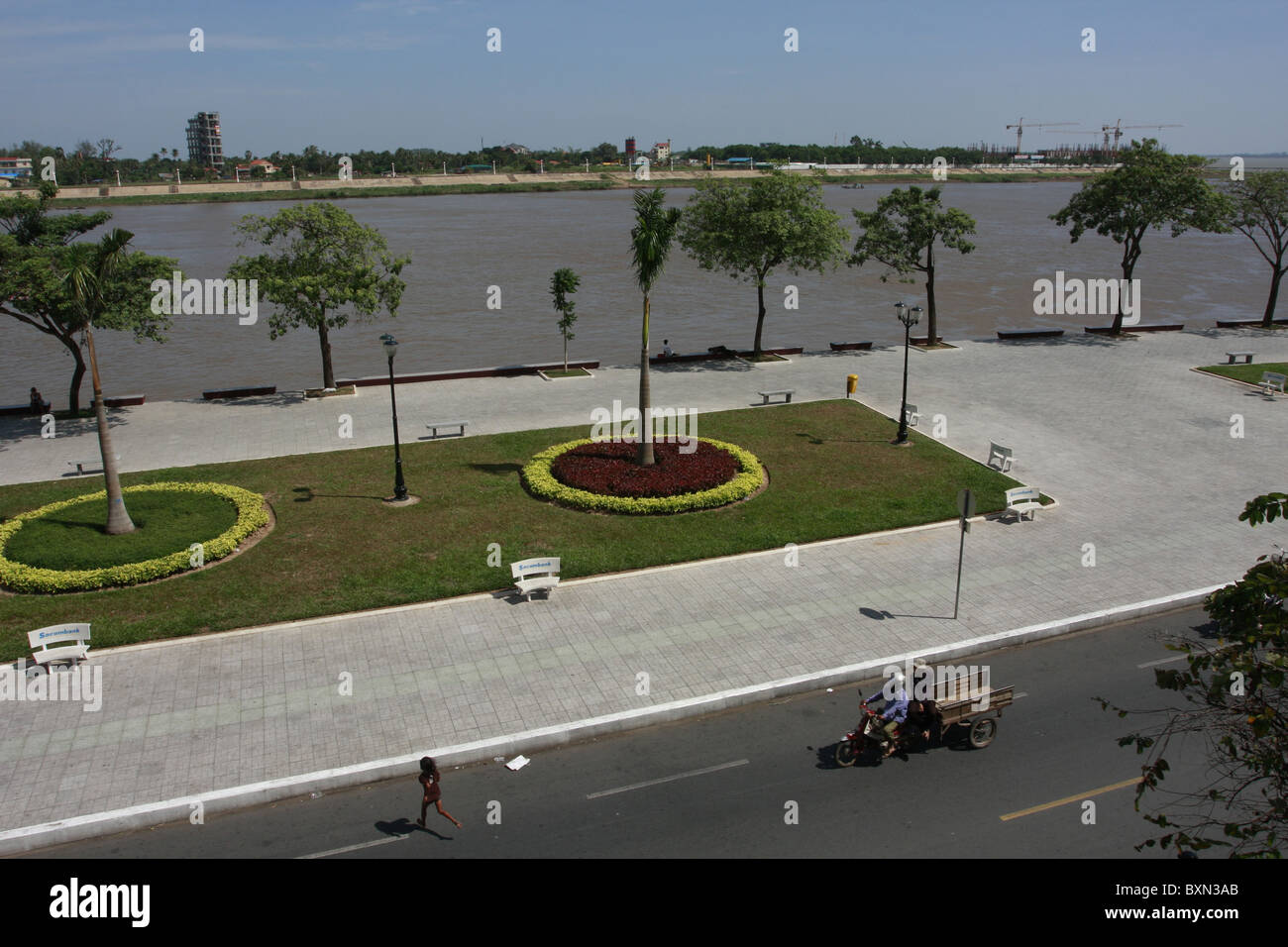 La recentemente risviluppata Riverside sul fiume Tonle Sap, Phnom Penh Cambogia Foto Stock