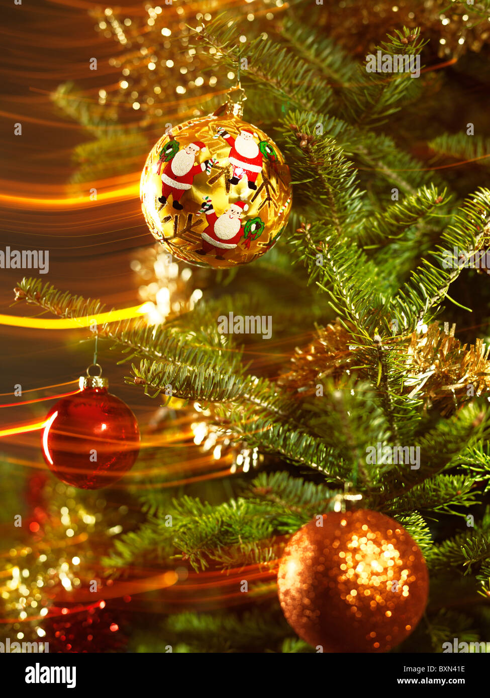 Foto Effetti Di Natale.Decorazione Per Albero Di Natale Su Albero Di Natale Con Magici Effetti Di Luce Foto Stock Alamy
