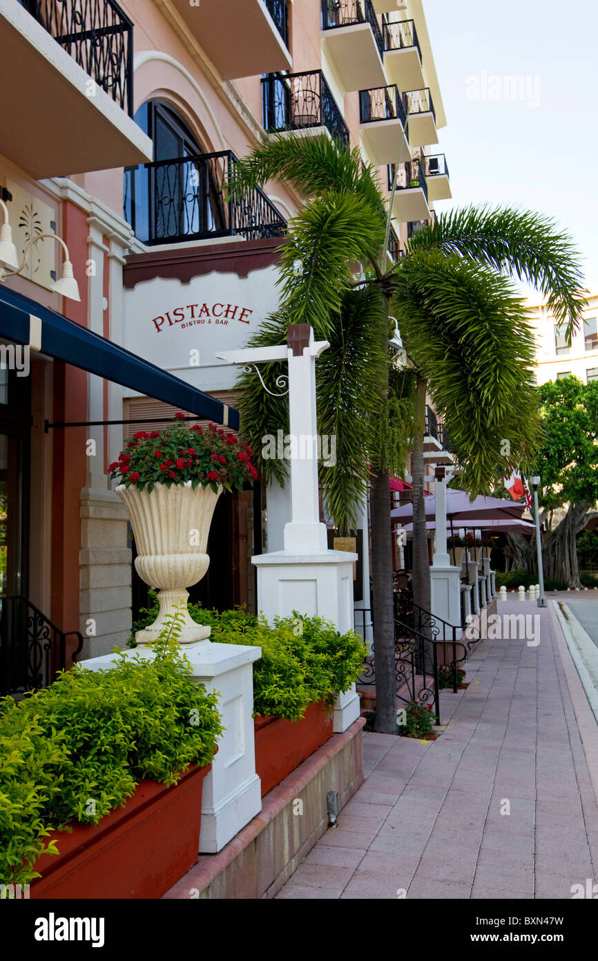 Ristorante di Clematis Street, nel centro cittadino di Palm Beach, Florida, Stati Uniti d'America Foto Stock