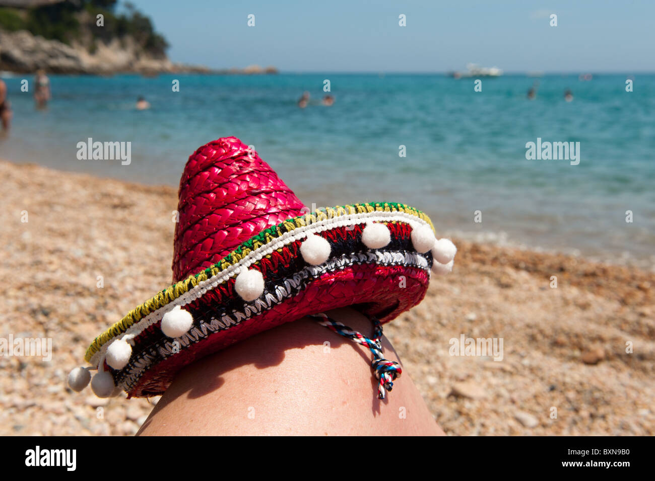 Spagnolo spiaggia con tipica su un ,una gamba in sun Foto Stock