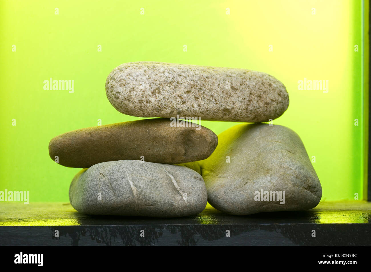 Giallo verde pila di rocce Foto Stock