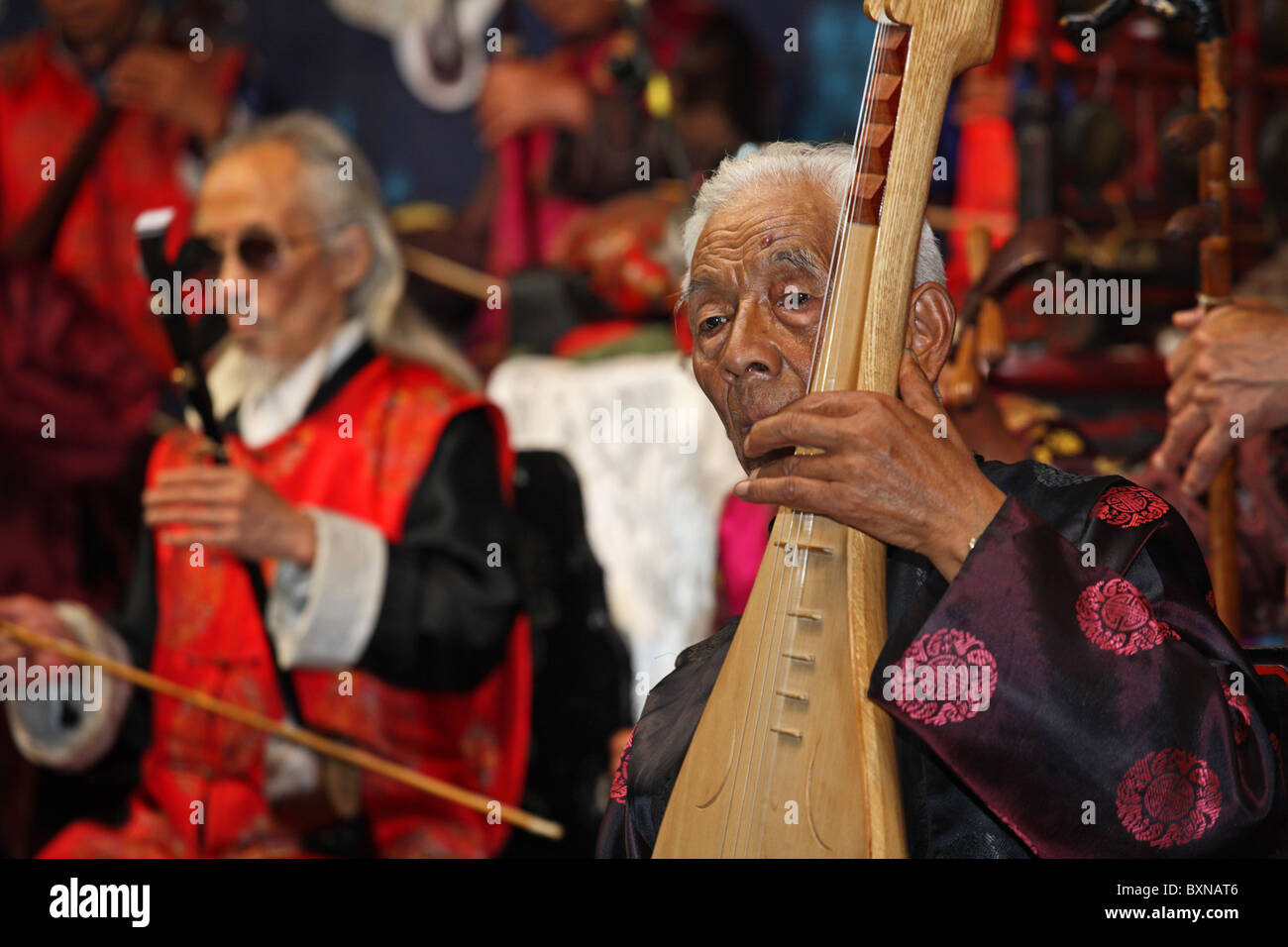 Liuto cinese nella Naxi Orchestra di Lijiang, provincia di Yunnan, Cina Foto Stock