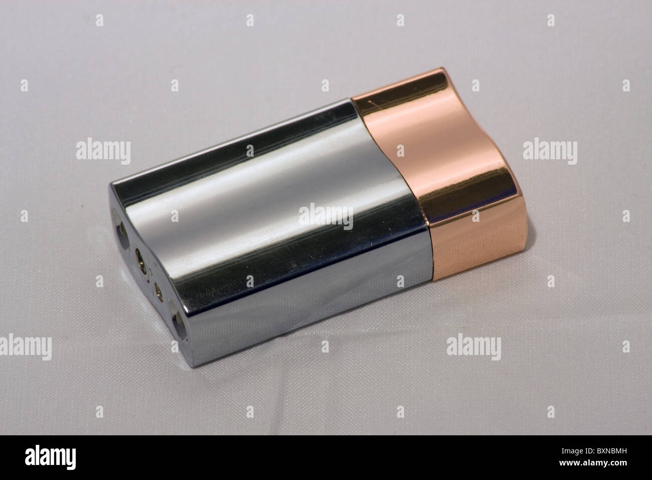 Argento oro accendisigari luce riflessa Foto Stock