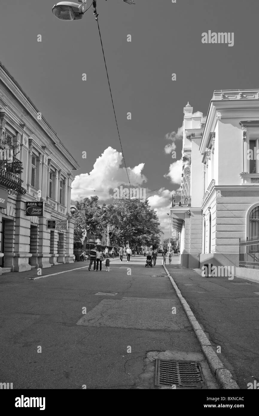 Lapusneanu street nel centro di Iasi, Romania. Chiusa al traffico la strada si trova nella parte storica della città. Foto Stock