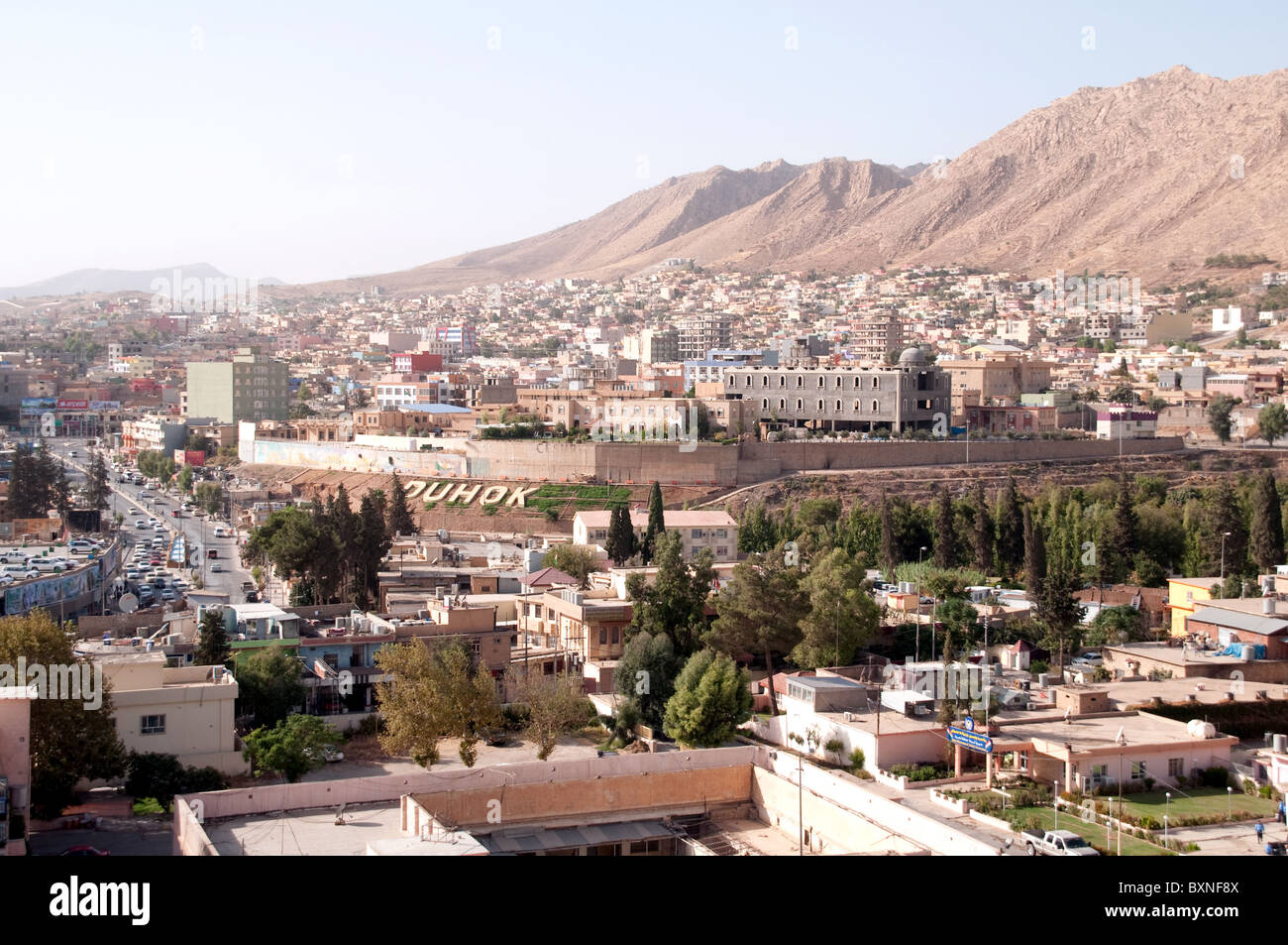 Una vista della città curda di Duhok nella regione del Kurdistan del nord Iraq. Foto Stock