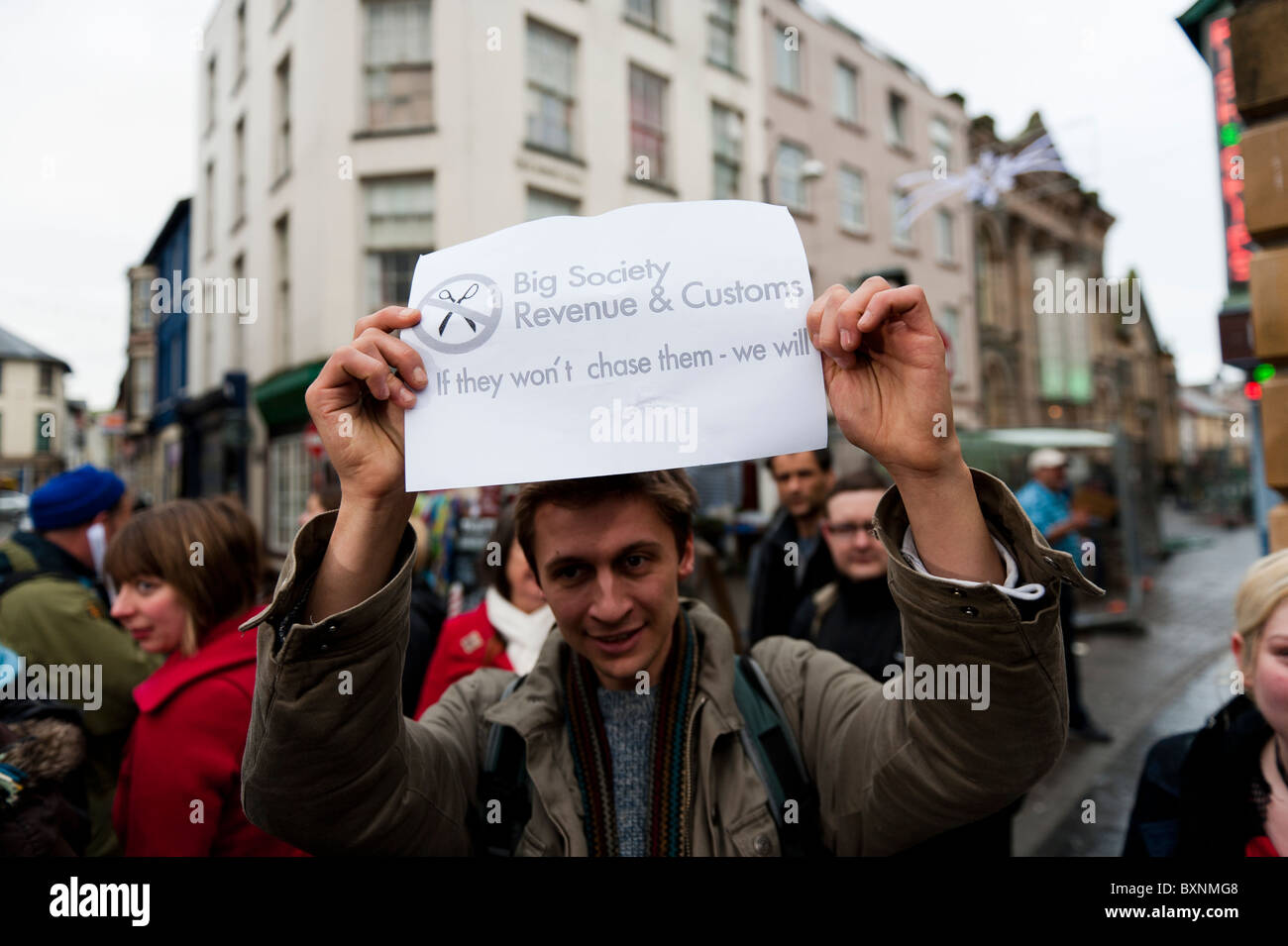 Regno Unito intonso manifestanti dimostrando in corrispondenza di un ramo di Dorothy Perkins negozio di abbigliamento protestando circa l'evasione fiscale da Arcadia Group REGNO UNITO Foto Stock