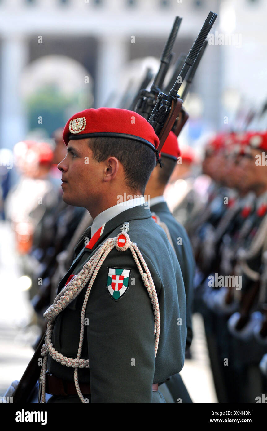 Soldati austriaci sfilando, Austria, Europa Foto Stock
