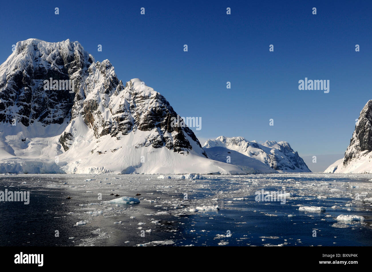 Le montagne nel canale di Lemaire vicino a Penisola Antartica, Antartide Foto Stock