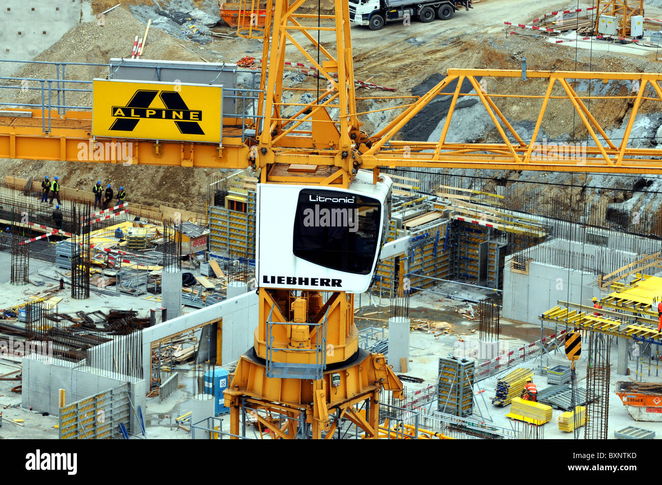 Gru e lavori di costruzione, Vienna, Austria Foto Stock