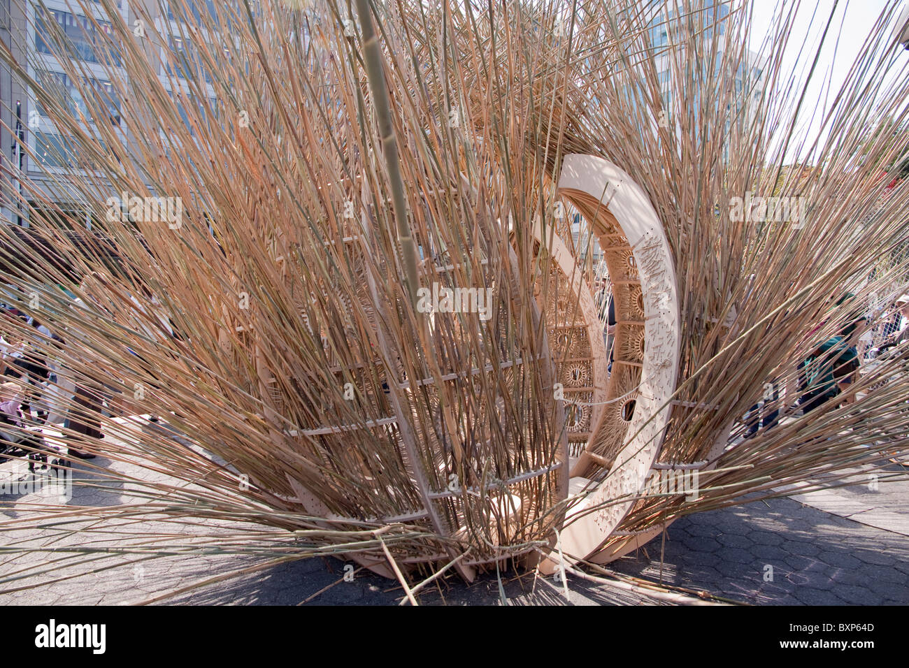 Sukkah sul display in Union Square di New York City. Il design è stato un progetto finale vincitore. Foto Stock
