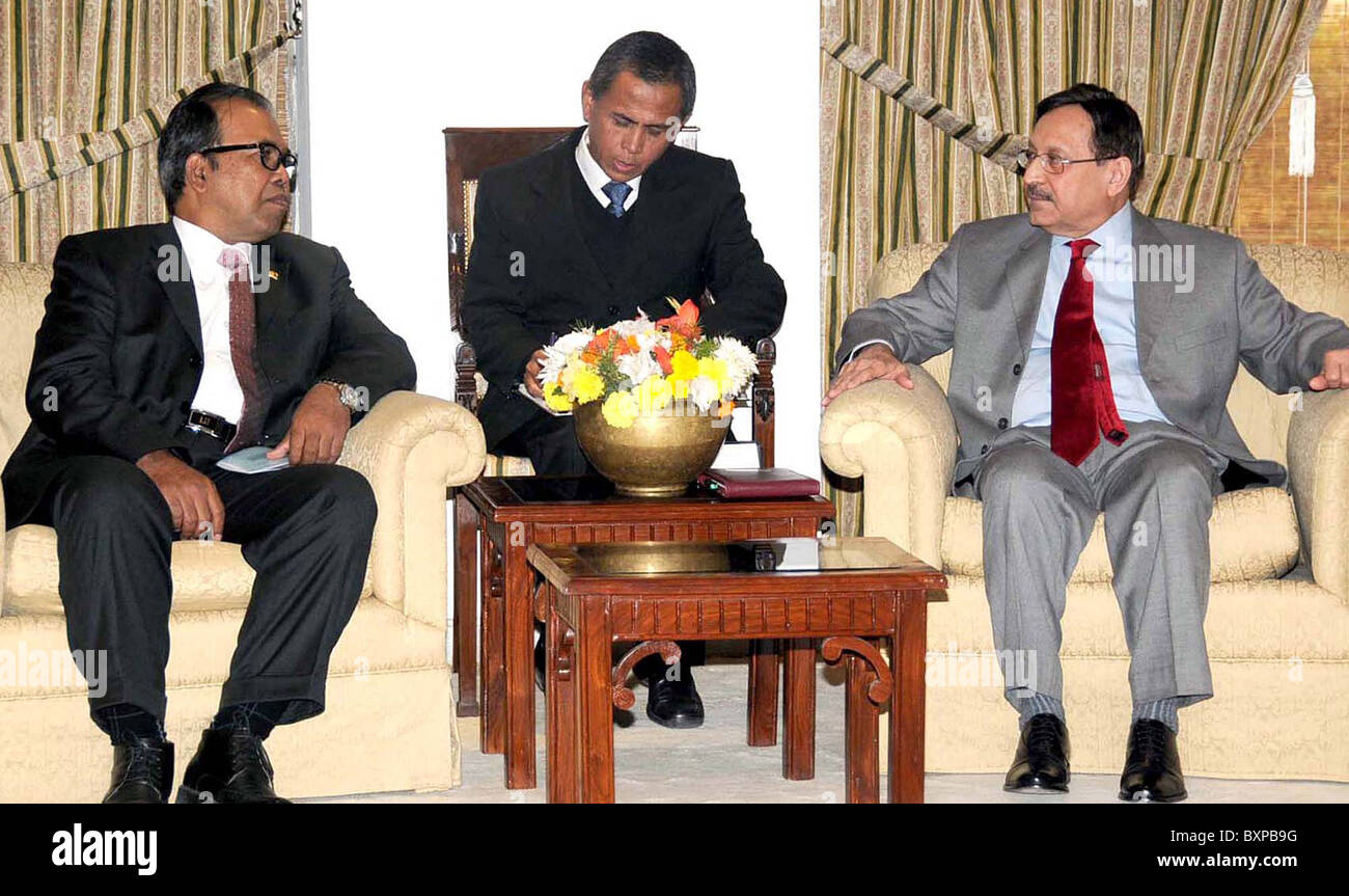 Il presidente del Senato, Farooq H.Naek colloqui con Ahmad Farhan Hamid, vice-presidente di popoli consolato Assemblea della Repubblica Foto Stock