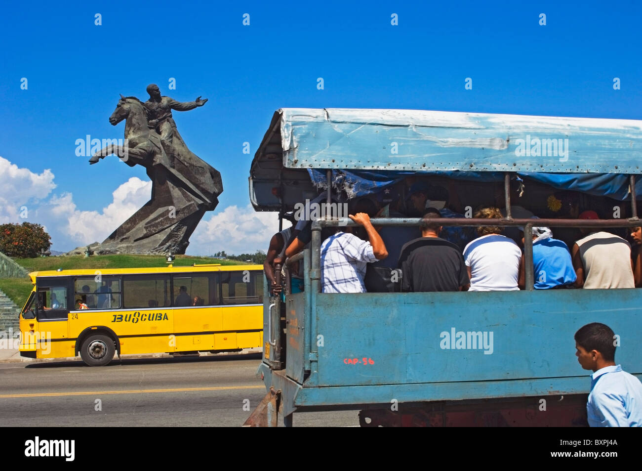 Un carrello People-Carrying dalla statua di Antonio Maceo nella Plaza de la Revolucion. Foto Stock