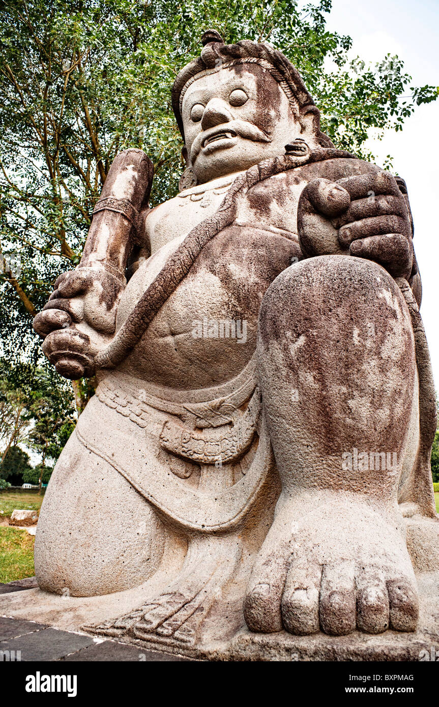 Custode statua in Prambanan tempio indù, Yogyakarta Indonesia Foto Stock