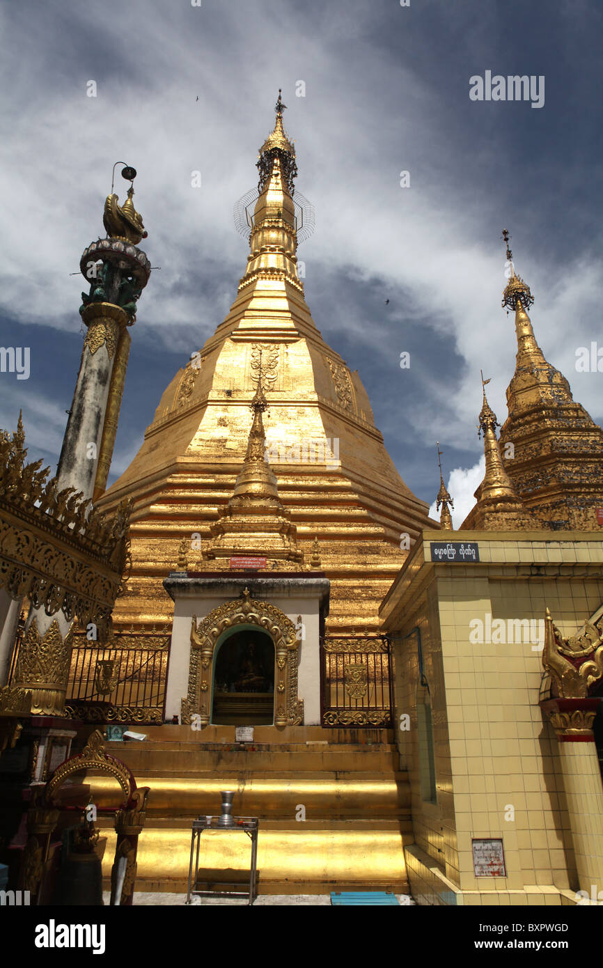 Sule Paya Tempio o Pagoda di Yangon o Rangoon, Myanmar o Birmania in Asia Foto Stock