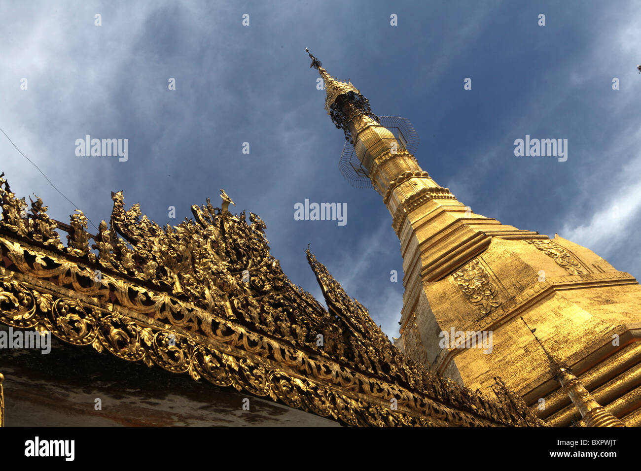 Sule Paya Tempio o Pagoda di Yangon o Rangoon, Myanmar o Birmania in Asia Foto Stock