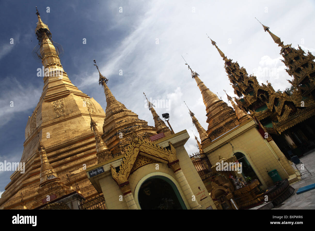 Sule Paya Pagoda di Yangon o Rangoon, Myanmar o Birmania in Asia Foto Stock