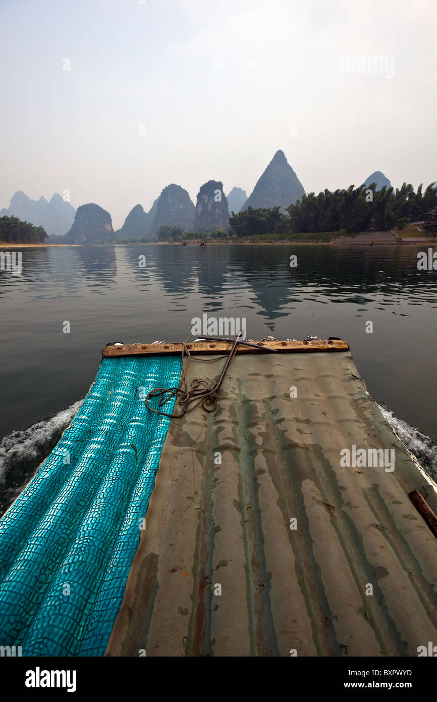 Cina, provincia di Guangxi, Yangshuo. Montagne carsiche, il Fiume Li. Foto Stock