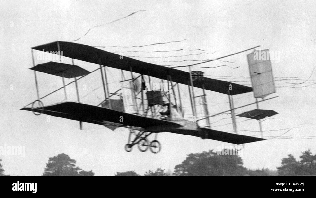 SAMUEL CODY (1867-1913) dell'aviazione americana Pioneer rendendo il primo volo in British Army aereo n. 1 a Farnborough 16 Ott 1908 Foto Stock
