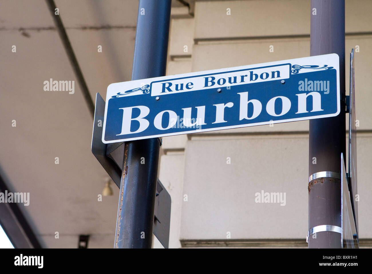 Bourbon Street sign in il Quartiere Francese nella città di New Orleans, in Louisiana. Foto Stock